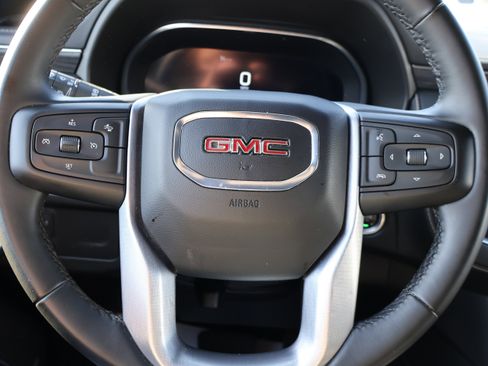 Used 2024 GMC Yukon SLT image 37