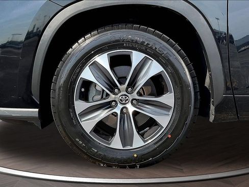 Used 2022 Toyota Highlander XLE FWD image 37