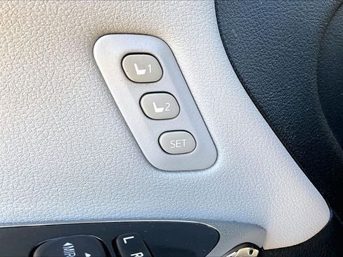 Used 2017 Toyota Avalon Limited image 31