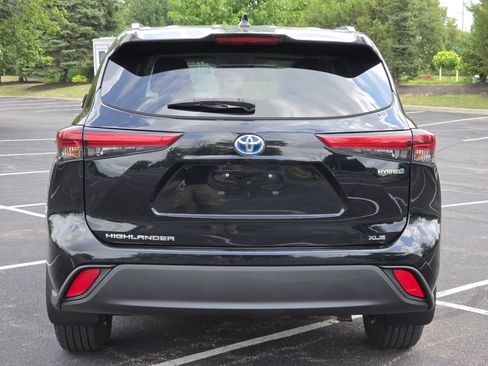 Used 2020 Toyota Highlander XLE AWD/4WD image 22