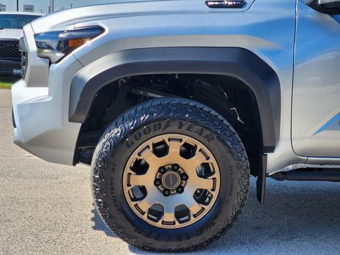 Used 2024 Toyota Tacoma 4x4 Double Cab Hybrid image 9