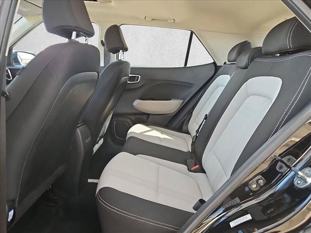 Used 2023 Hyundai Venue SEL FWD image 15