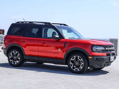 Used 2023 Ford Bronco Sport Outer Banks w/ Tech Package AWD/4WD image 3