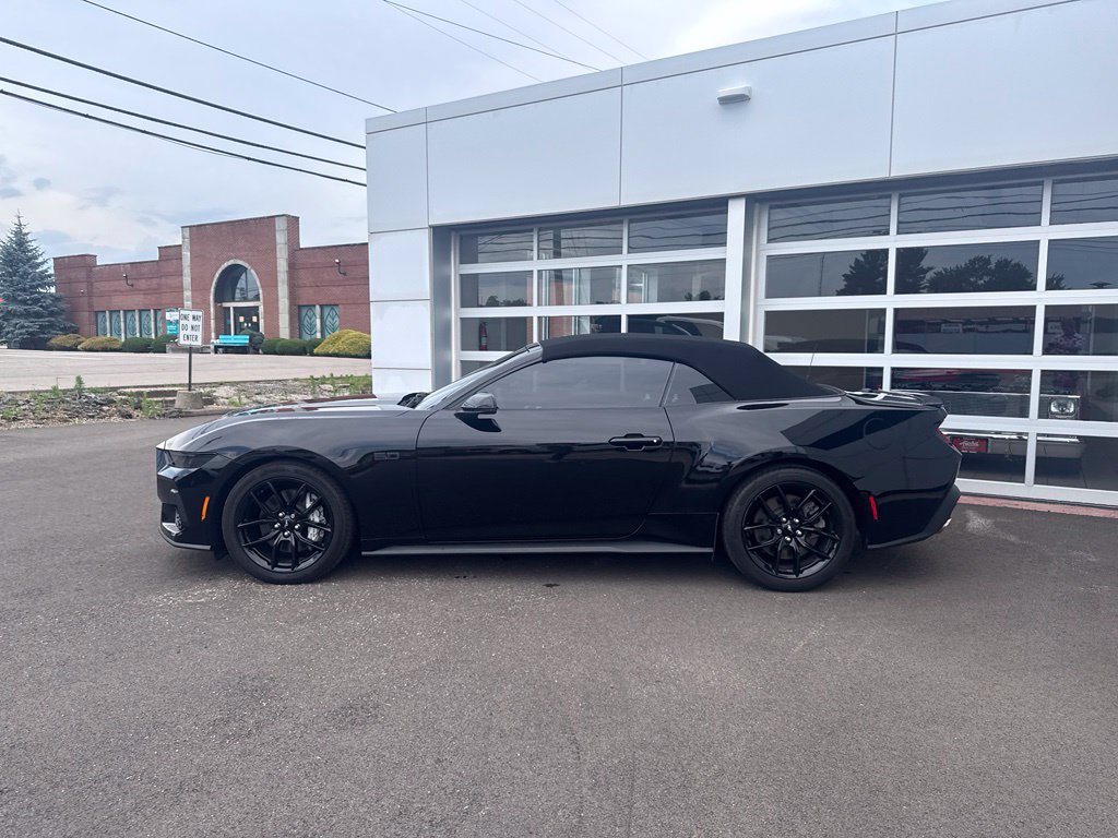 Used 2025 Ford Mustang GT Premium RWD image 2