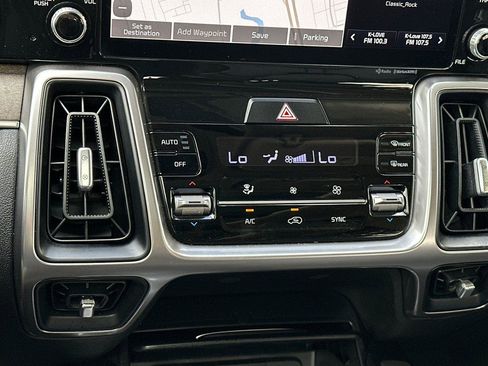 Used 2023 Kia Sorento EX w/ Panoramic Sunroof Package image 24