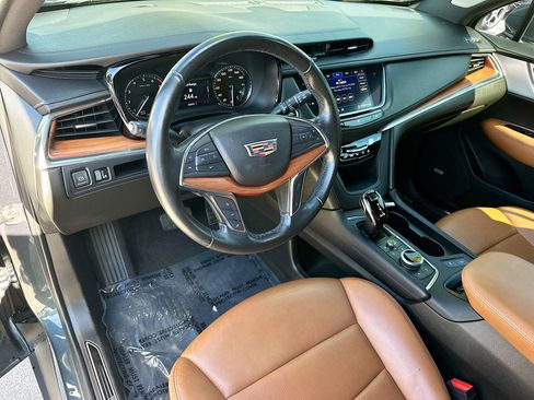 Used 2020 Cadillac XT5 Premium Luxury w/ LPO, Illumination Package image 9
