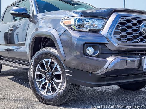 Used 2022 Toyota Tacoma TRD Sport AWD/4WD image 3