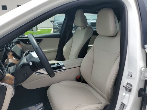 Used 2025 Mercedes-Benz C 300 Sedan image 11