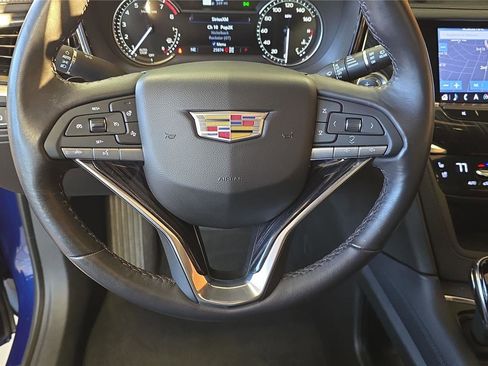 Used 2025 Cadillac XT6 Premium Luxury image 24