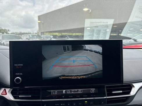 Used 2026 Toyota Sienna XLE FWD image 25