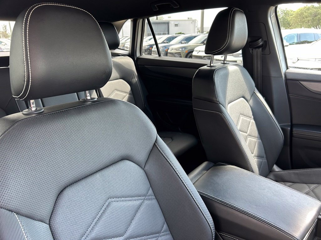 Certified 2024 Volkswagen Atlas Cross Sport SE FWD image 39