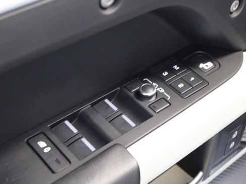 Used 2022 Land Rover Defender 110 XS Edition image 17