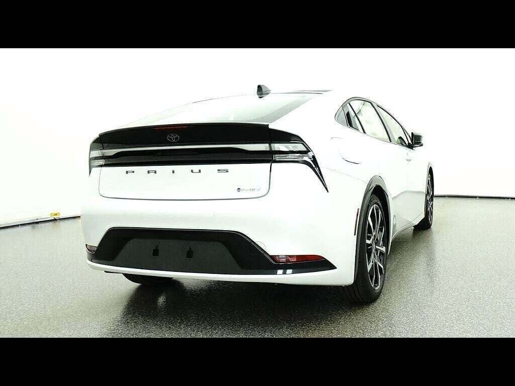 New 2026 Toyota Prius Plug-In Hybrid FWD image 23