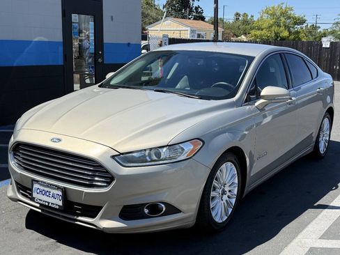 Used 2016 Ford Fusion SE w/ Equipment Group 502A FWD image 3