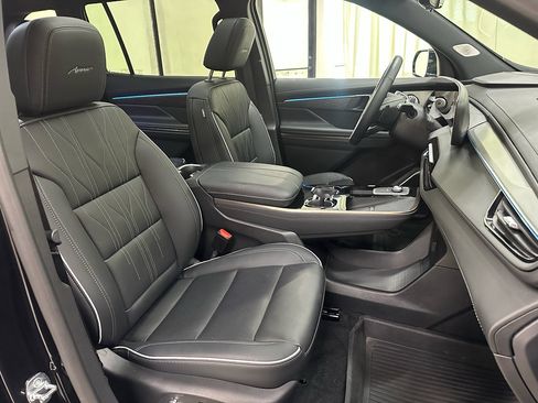 Certified 2025 Buick Enclave Avenir AWD/4WD image 26