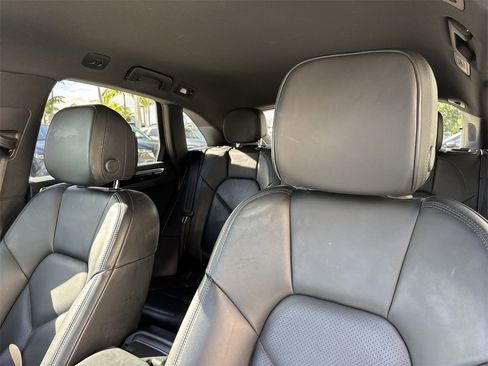 Used 2023 Porsche Macan Turbo image 43