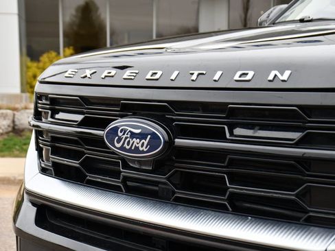 Used 2025 Ford Expedition Platinum image 46