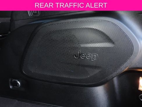 Used 2019 Jeep Cherokee Latitude Plus w/ Cold Weather Group FWD image 15