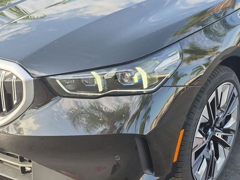 New 2027 BMW i5 eDrive40 w/ Convenience Package RWD image 6