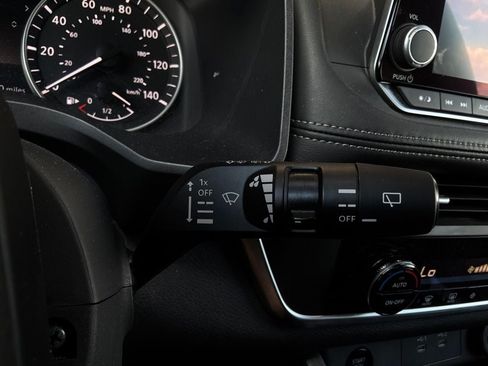 Used 2025 Nissan Rogue SV FWD image 35