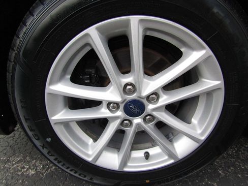 Used 2017 Ford Focus SE FWD image 36