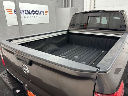 Used 2016 Nissan Titan SL AWD/4WD image 11