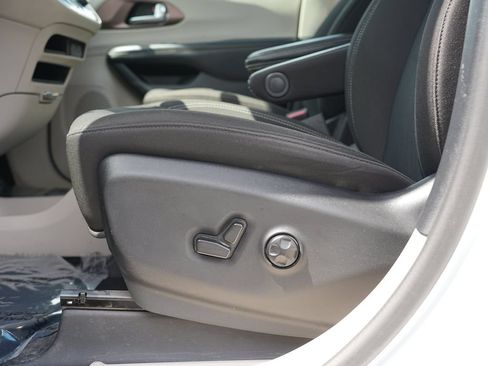 Used 2021 Chrysler Voyager LX FWD image 15