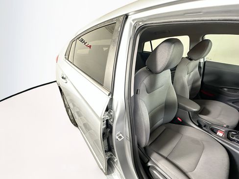 Used 2022 Hyundai Ioniq SE image 28