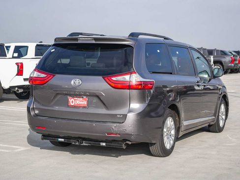 Used 2017 Toyota Sienna XLE w/ XLE Navigation Package FWD image 6