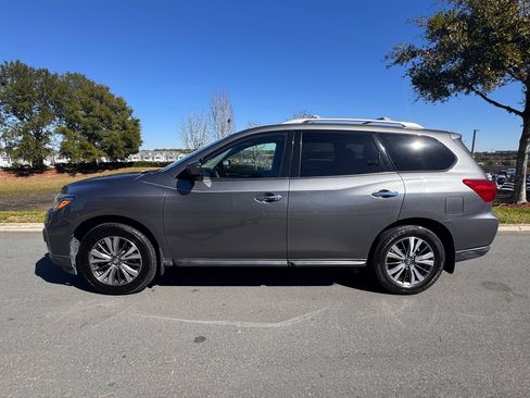 Used 2019 Nissan Pathfinder S image 7