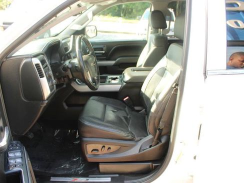 Used 2018 Chevrolet Silverado 1500 LTZ Z71 w/ LTZ Plus Package AWD/4WD image 11