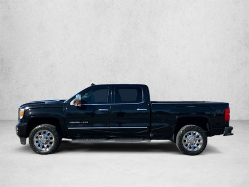 Used 2018 GMC Sierra 2500 Denali w/ Duramax Plus Package AWD/4WD image 8