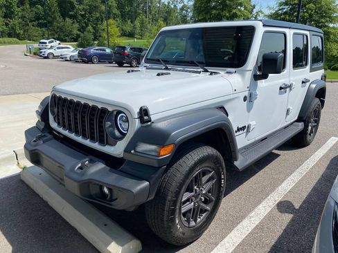 Used 2024 Jeep Wrangler Unlimited Sport AWD/4WD image 2