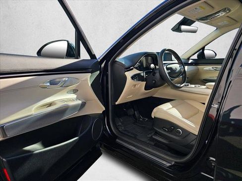 Used 2023 Genesis GV70 2.5T w/ Select Package image 16