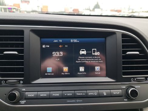 Used 2017 Hyundai Elantra Limited image 24