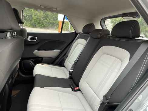 Certified 2023 Hyundai Venue SEL FWD image 15