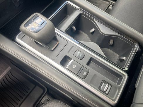 Used 2022 Nissan Pathfinder SV FWD image 22