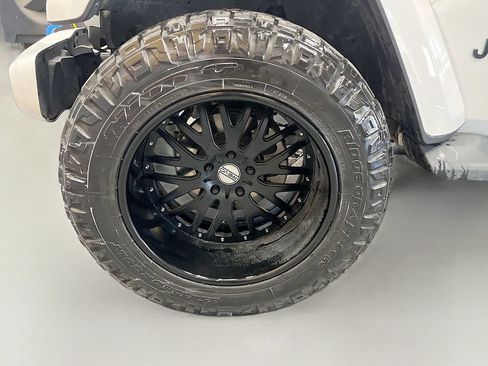 Used 2021 Jeep Wrangler Unlimited Sahara AWD/4WD image 30