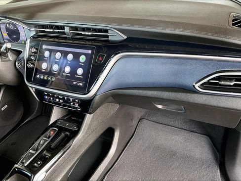 Used 2022 Chevrolet Bolt EUV Premier w/ Sun & Sound Package FWD image 23