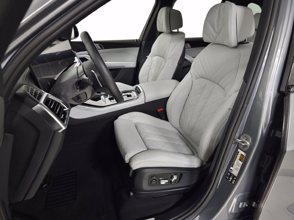 Used 2026 BMW X5 xDrive40i w/ M Sport Package AWD/4WD image 18