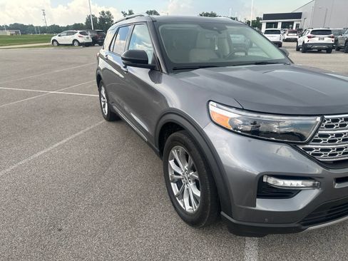Used 2022 Ford Explorer Limited w/ Equipment Group 301A RWD image 4