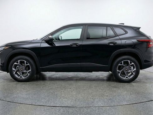 Used 2025 Chevrolet Trax LT w/ LT Convenience Package FWD image 5