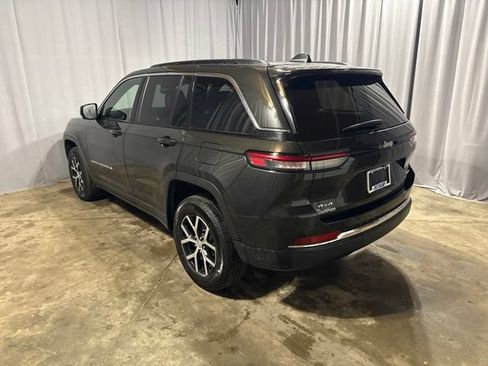 Used 2024 Jeep Grand Cherokee Limited AWD/4WD image 32