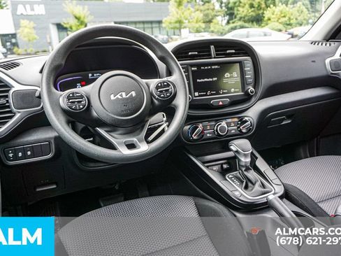 Used 2025 Kia Soul LX w/ LX Technology Package FWD image 27