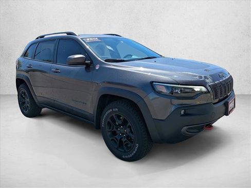 Used 2019 Jeep Cherokee Trailhawk w/ Comfort/Convenience Group AWD/4WD image 3
