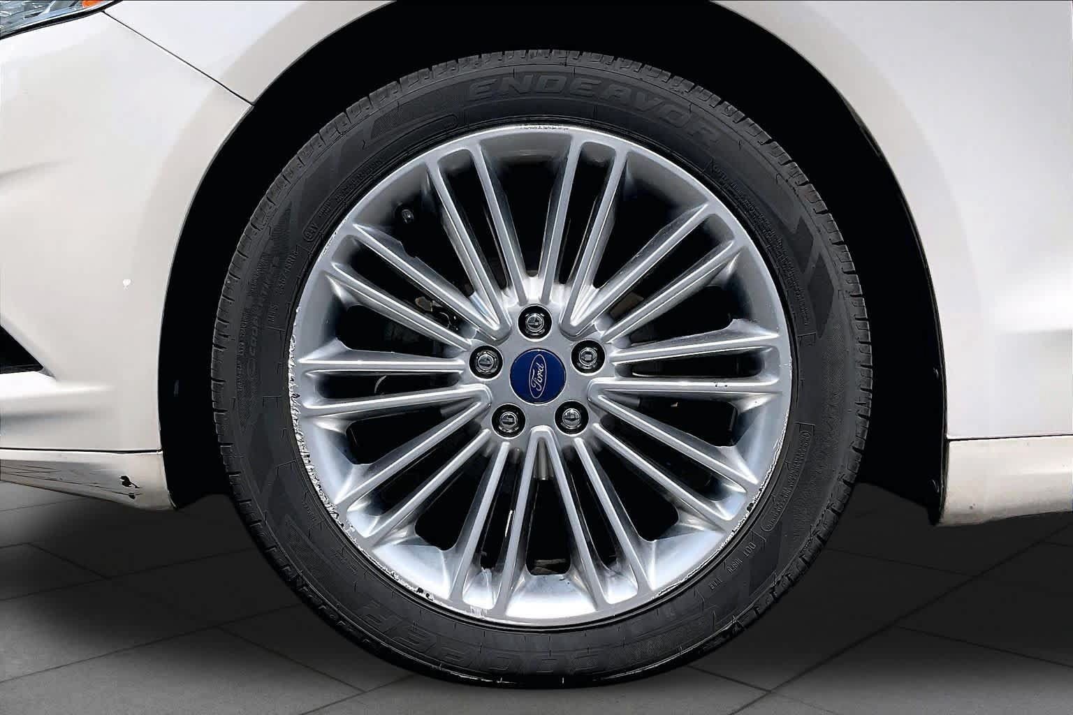 Used 2016 Ford Fusion SE w/ Equipment Group 202A AWD/4WD image 10