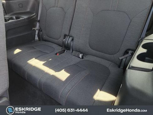 Used 2025 Honda Pilot Sport image 31