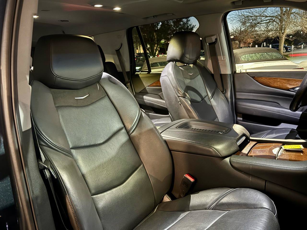 Used 2020 Cadillac Escalade Luxury AWD/4WD image 27
