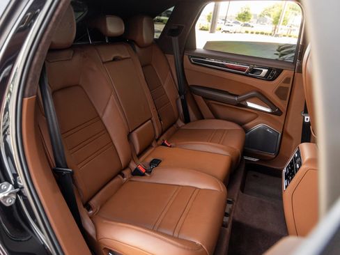 Certified 2021 Porsche Cayenne Turbo S AWD/4WD image 41