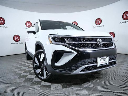 Used 2024 Volkswagen Taos SEL image 2